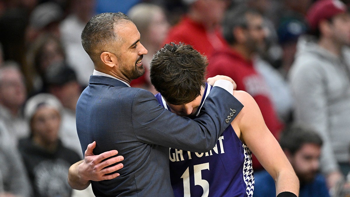 Flynn Clayman with player