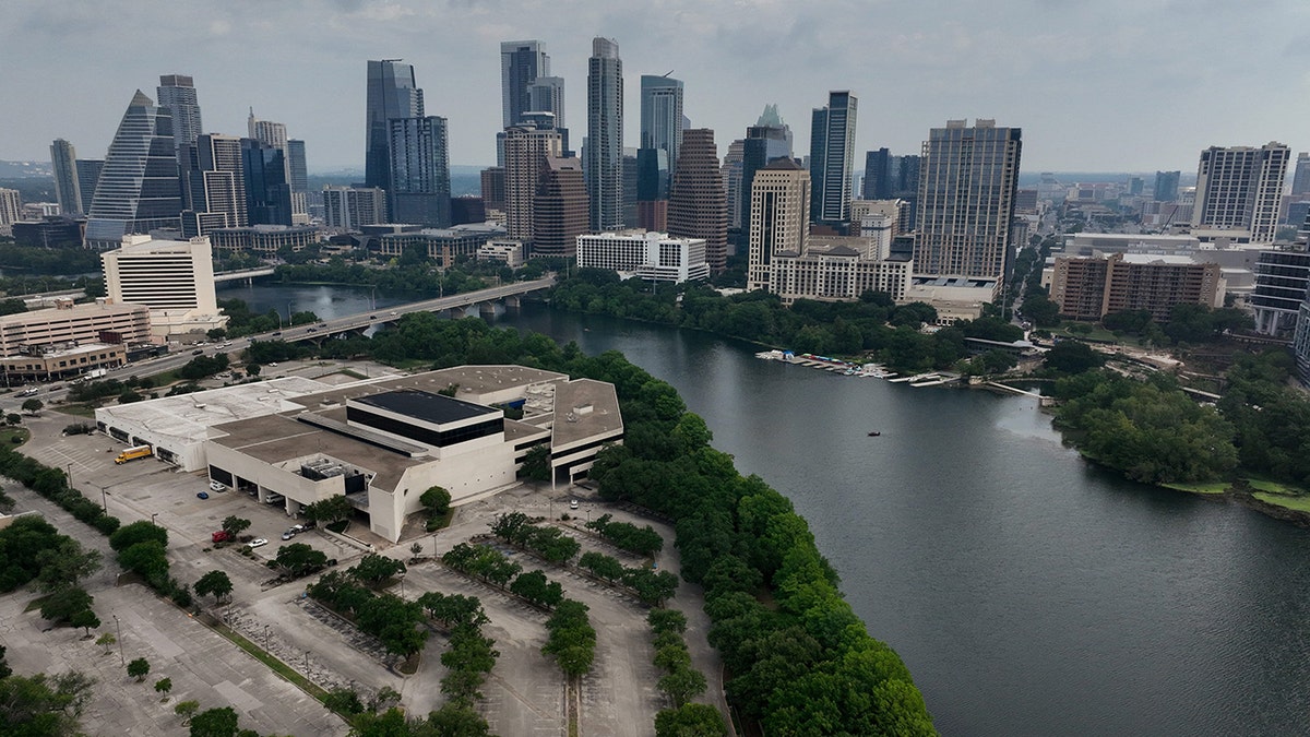 The shore of Lady Bird Lake