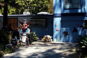 Billionaire neighbors go to war with iconic Montecito ‘Pig House’