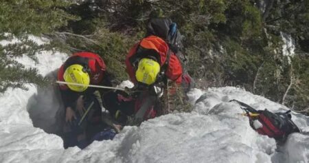 2 hikers among 14 rescued from B.C. mountain, officials say 1 in critical condition