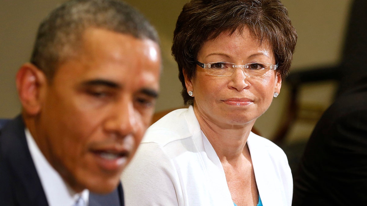 Senior Advisor Valerie Jarrett (C) listens to U.S. President Barack Obama as he meets business leaders to discuss the need for commonsense immigration reform in the Roosevelt Room of the White House in Washington, June 24, 2013. At right is Director of the National Economic Council and Assistant to the President for Economic Policy Gene Sperling. REUTERS/Larry Downing (UNITED STATES - Tags: POLITICS SOCIETY IMMIGRATION) - GM1E96P08NP01