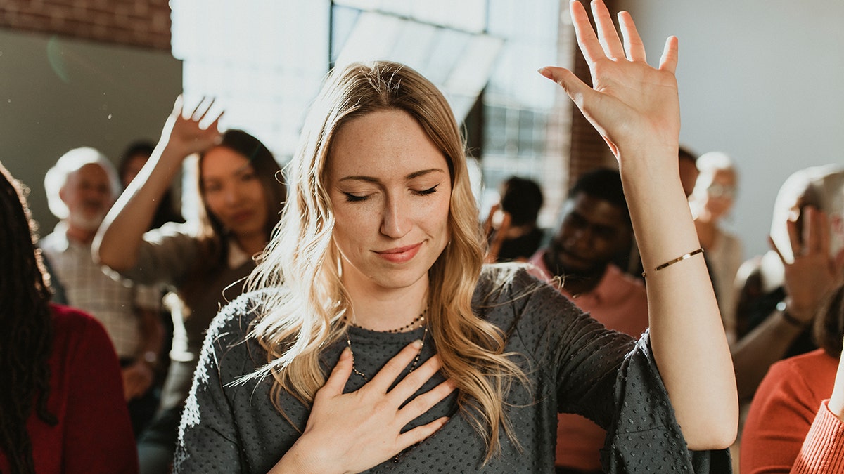 young-adults-praying