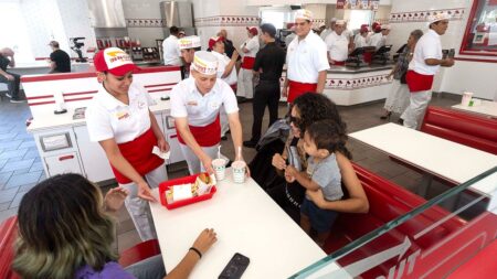 Fast-food chain rejects tech trends, doubles down on in-person service