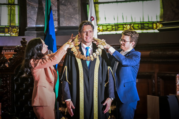 Reece being sworn in as the 105th lord mayor of Melbourne in November 2024.