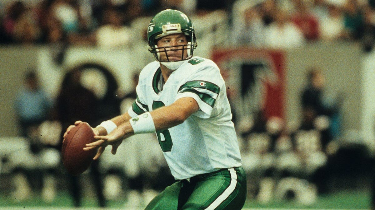 Browning Nagle throwing a pass during a game in the Georgia Dome