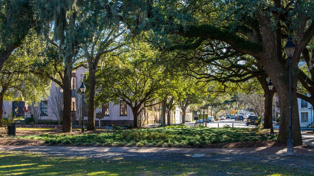 Savannah Georgia downtown Calhoun Square