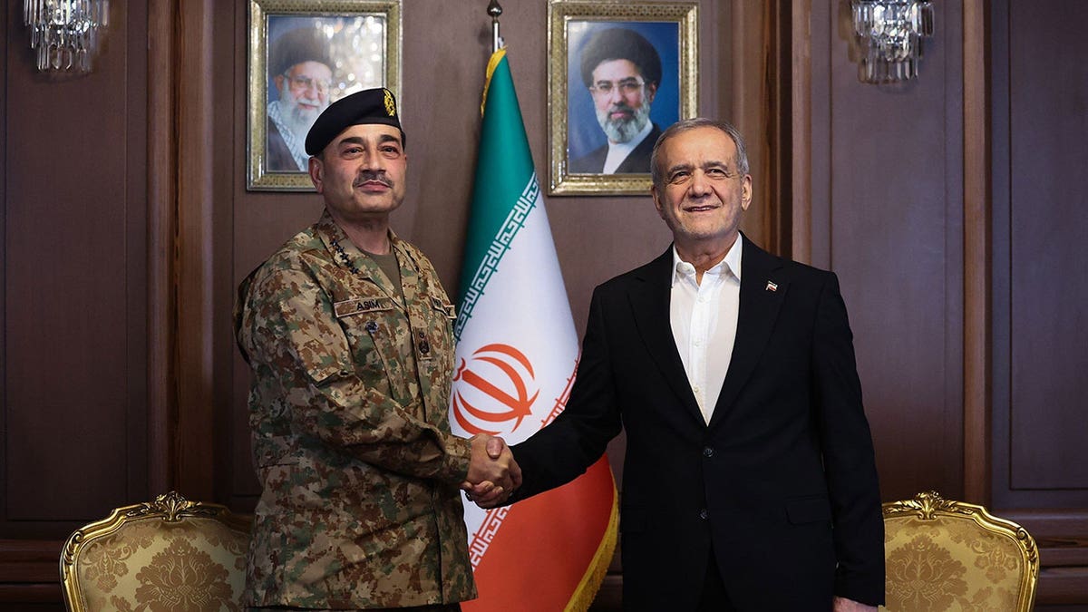 Iranian President Masoud Pezeshkian meets with Pakistanâs Chief of Army Staff Field Marshal Asim Munir