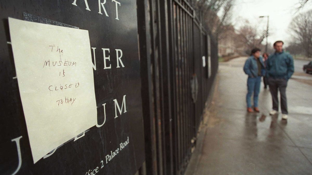 Sign outside Isabella Stewart Gardner Museum reading