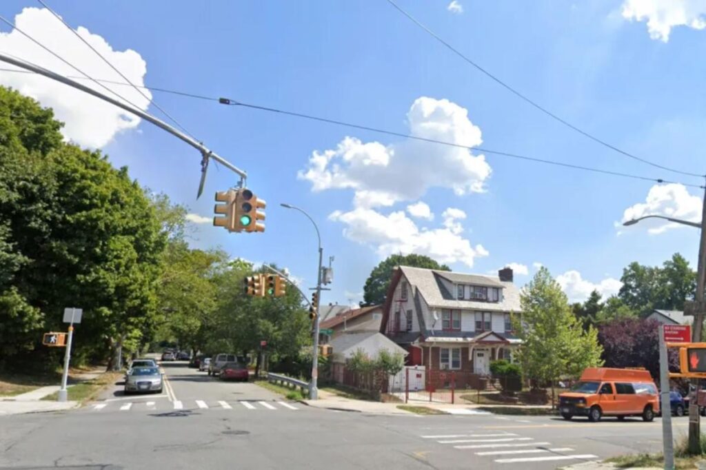 NYC driver who randomly attacked 5 strangers was working for Amazon during unhinged rampage
