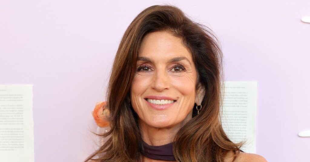 Cindy Crawford’s Easy Outfit Formula Secret Is a Luxe-Looking Staple You Can Copy for $18