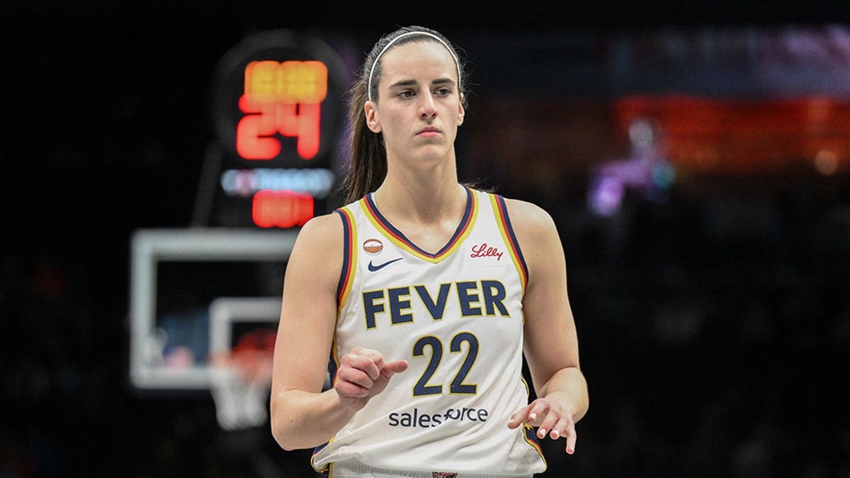 Caitlin Clark dribble during a WNBA