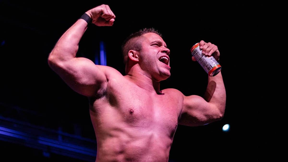 Vinny Pacifico flexes