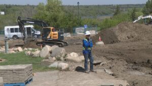 ‘It’s incredibly hot’: Saskatchewan workers seek reprieve from heat wave