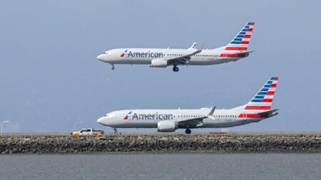 American Airlines Signs Up for Starlink Wi-Fi Service on Its Flights