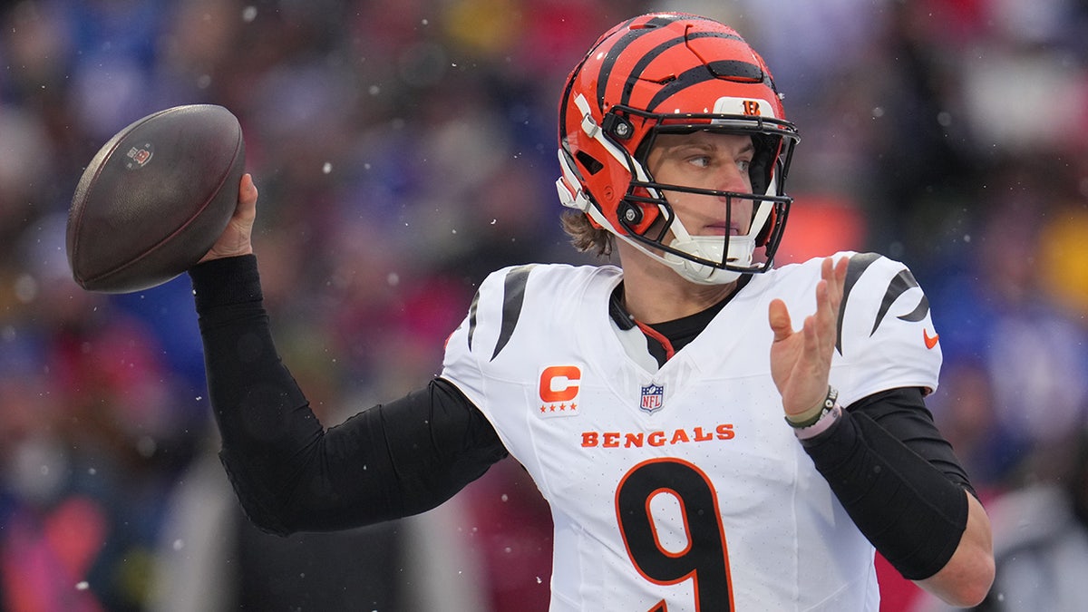 Cincinnati Bengals quarterback Joe Burrow throwing a pass during an NFL game in Orchard Park