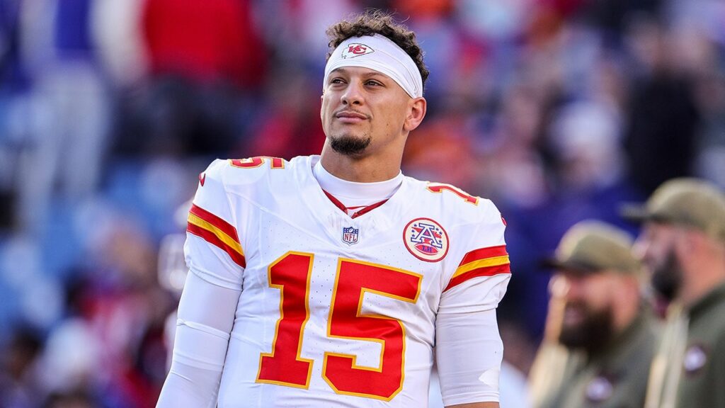 Patrick Mahomes participates in Chiefs OTAs with heavy knee brace, still targeting Week 1 return