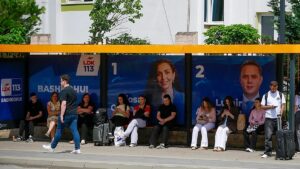 Kosovo's former president urges compromise to break deadlock