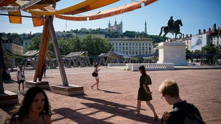 Climate experts say heatwave misinformation is fuelling online abuse