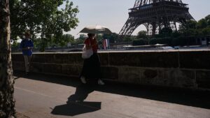 Heatwave forces Eiffel Tower early closure and attraction shutdowns