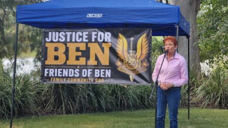 Hanson hosts barbecue for Ben Roberts-Smith supporters, questions his superiors