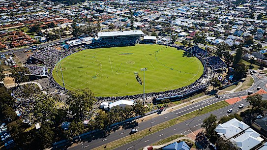 Bunbury’s Hands Oval hosted Saturday’s match between North Melbourne and Fremantle.