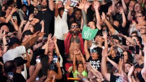 The Bloodline's tentacles reach 'SmackDown,' Cody Rhodes confronts Sami Zayn as Gunther sets title match