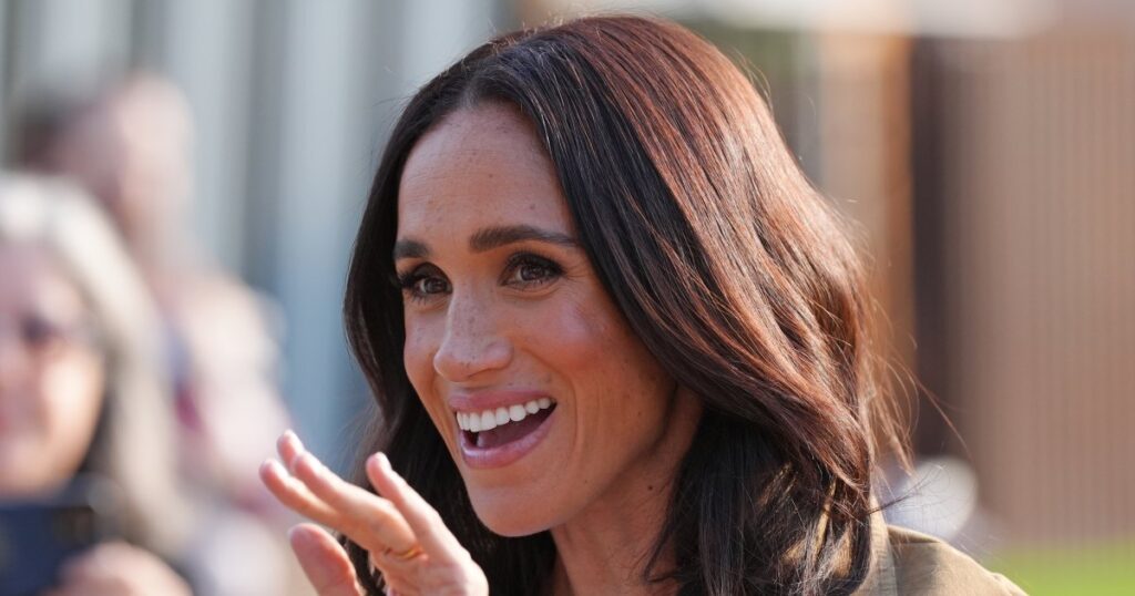 Even Meghan Markle Is Wearing This Baggy Rolled Denim Style (And It’s So Cool-Girl Coded)