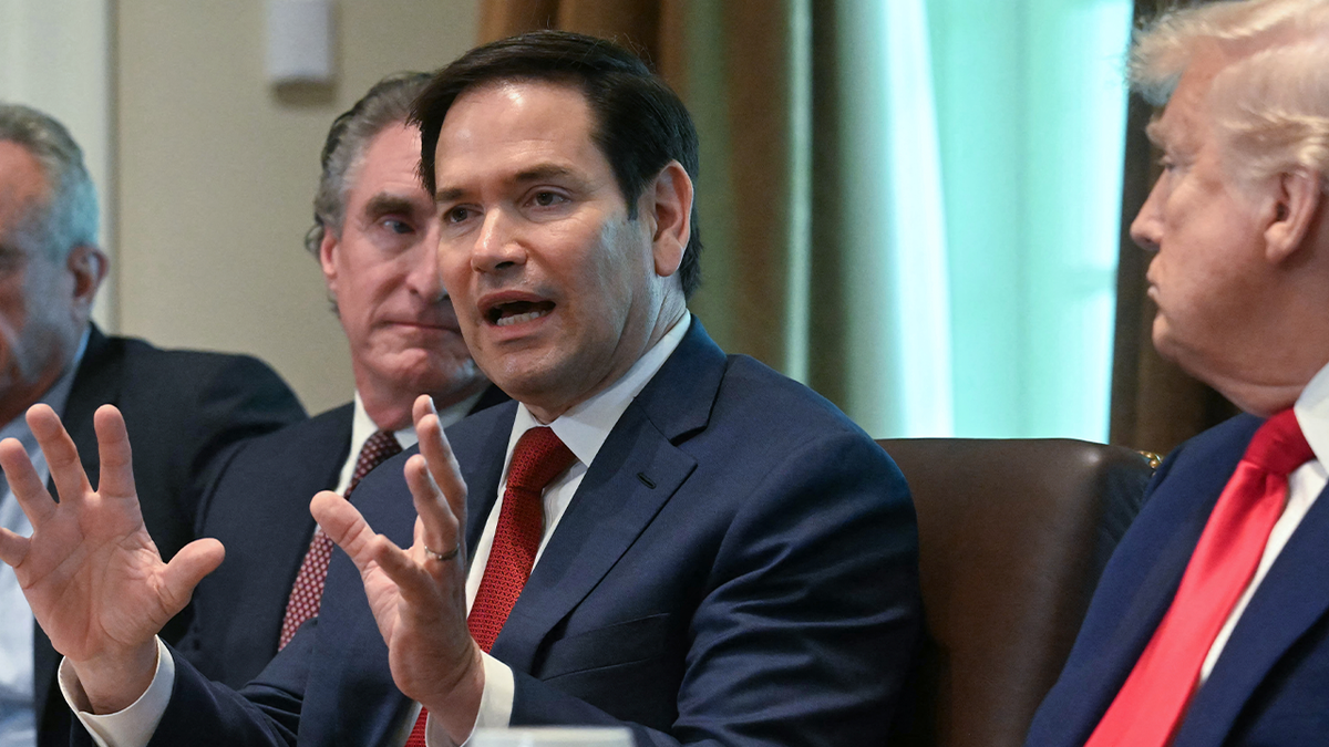 Marco Rubio in Cabinet meeting