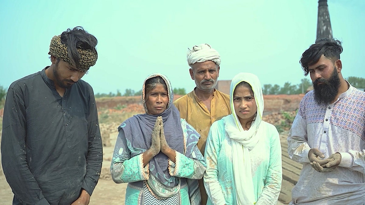 Family of Pakistani brickmakers