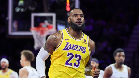 LeBron James signals Lakers loyalty as ESPN insider says Lakers deal talks are underway