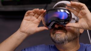 Apple’s Vision Pro Sees the World With AI In VisionOS 27