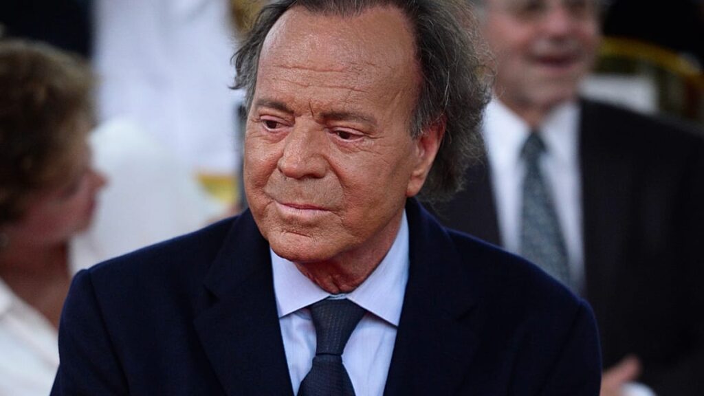 Julio Iglesias sues Spain's deputy PM Yolanda Díaz, demands €50,000