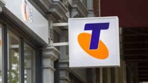 Telstra outage affecting calls to Triple Zero, brings regional Victoria, NSW train services to a halt
