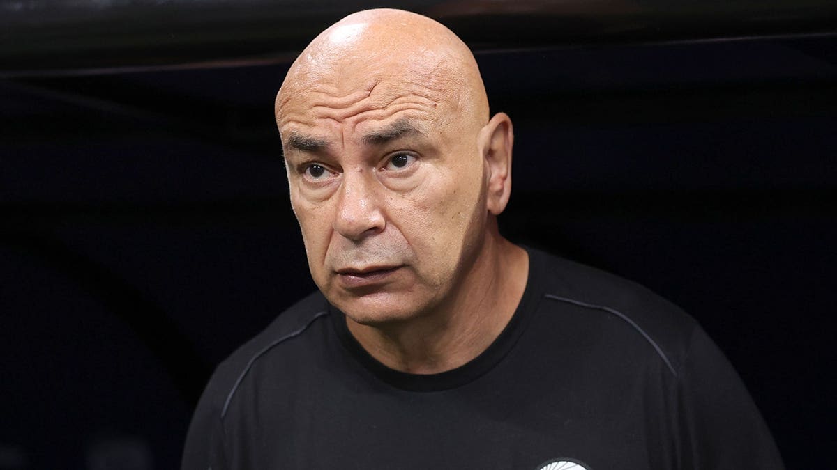 Egypt manager Hossam Hassan during FIFA World Cup 2026 Round of 16 match against Argentina in Atlanta.