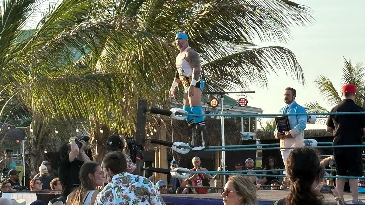 Shawn Donovan on the rope