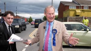Rupert Lowe offers alliance with Farage to unite Britain's hard right