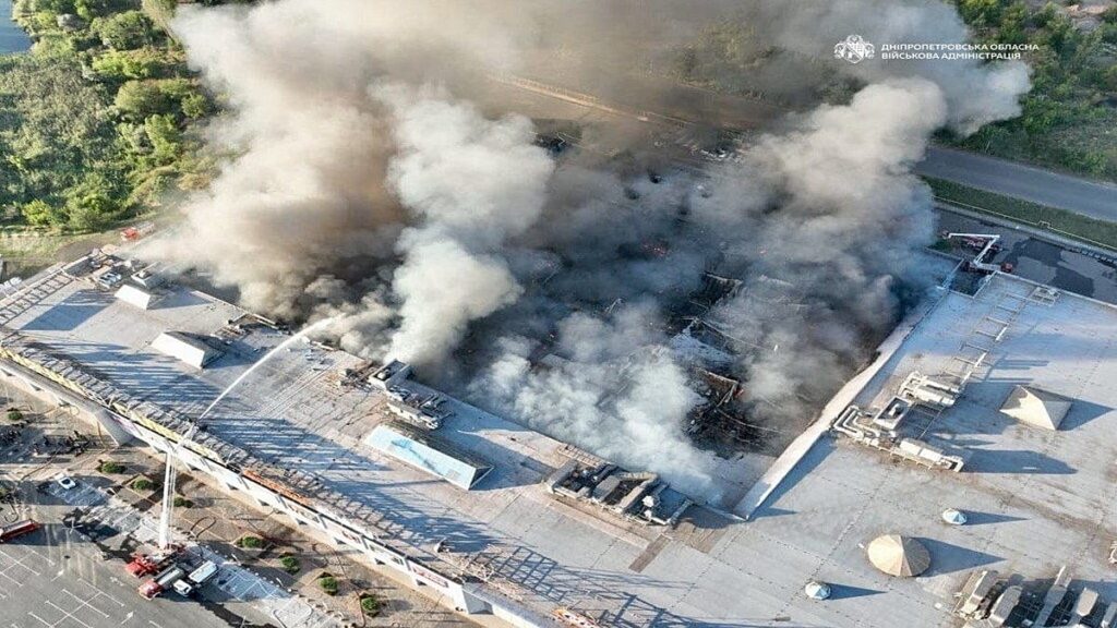 Deadly Russian daytime attack on shopping mall in Zelenskyy's hometown