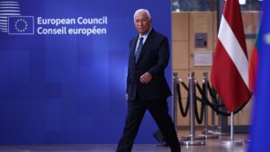 Costa tests leaders ahead of budget crunch talks, eyes year-end deal