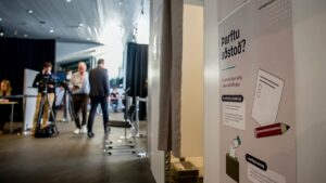 Iceland's EU referendum: first partial results show razor-thin margin