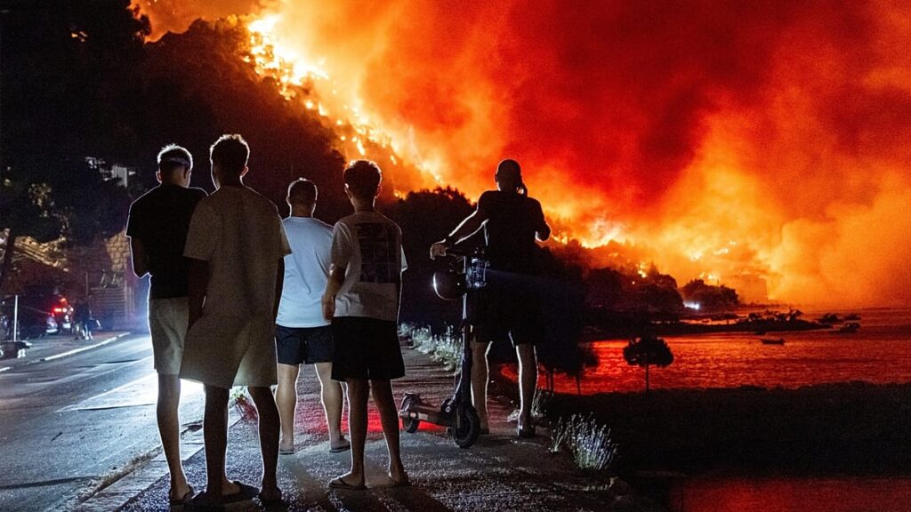 At least 10 in intensive care and thousands flee wildfire in Croatia