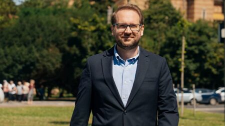 Romanian 'integrity law' will remove liberal party leader from office