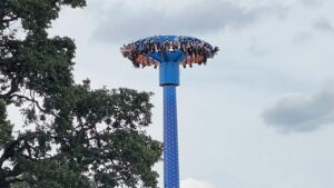 Jury awards teens $550K after Oregon amusement park ride left them hanging upside down: report