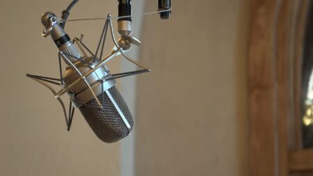 Music industry fends off flood of AI music 'stealing' the charts