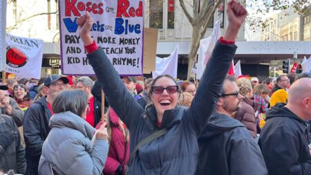 AEU members accept government offer to end year-long negotiations and cancel planned strike