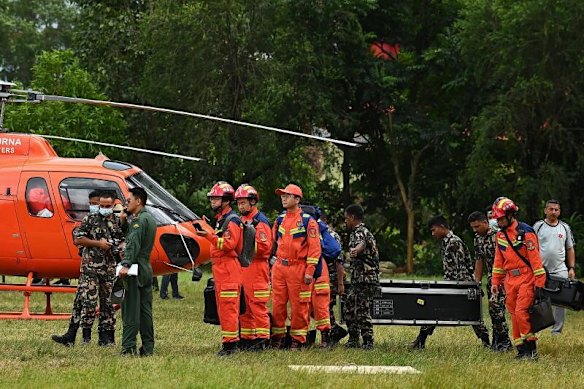 Chinese tunnelling experts have arrived in Nepal to assist with the rescue operations.