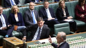 Albanese tells Labor caucus he expects gambling bill to pass with Coalition support; Over 100 killed in Colombia after 7.4 magnitude earthquake