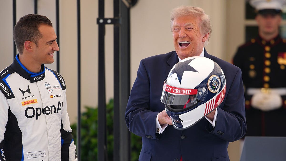 Alex Palou gives Donald Trump a racing helmet at the White House.
