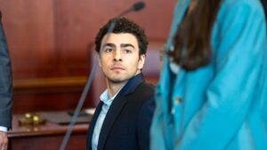 Mangione lawyers say media limits at murder trial are unconstitutional, fear court will 'hand-pick' press