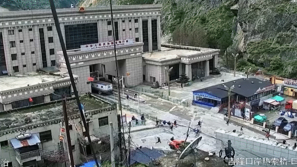 Terrifying video captures people fleeing incoming mudslide at Nepal-China border
