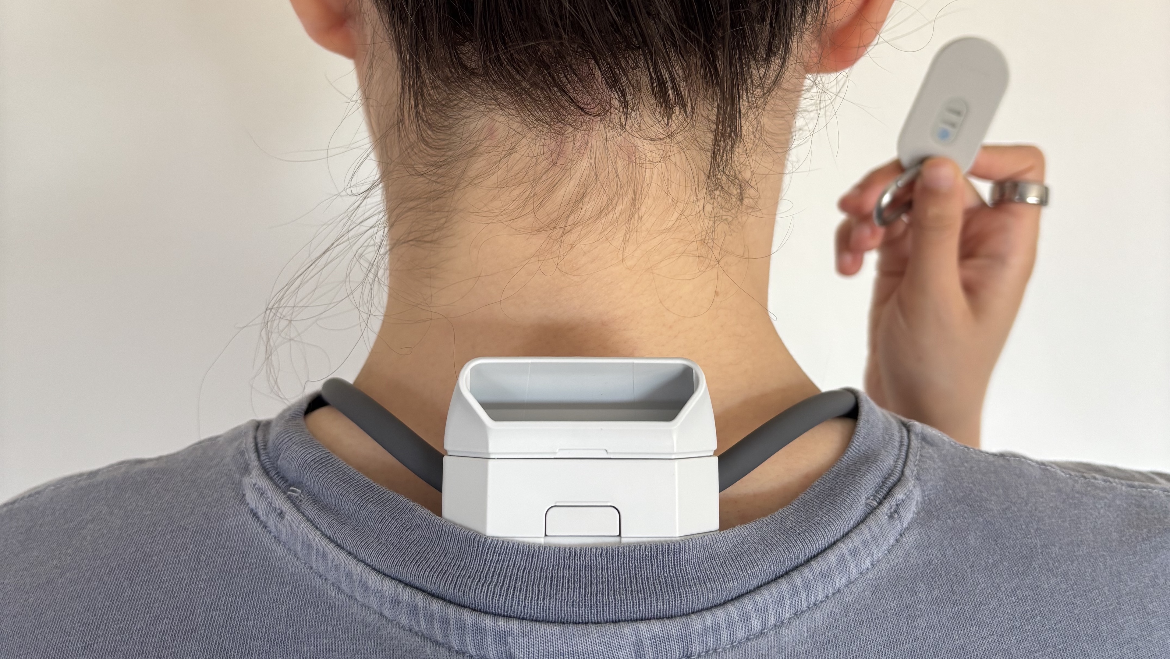 The Sony Reon Pocket Pro Plus sticking out of the back of a blue T-shirt.